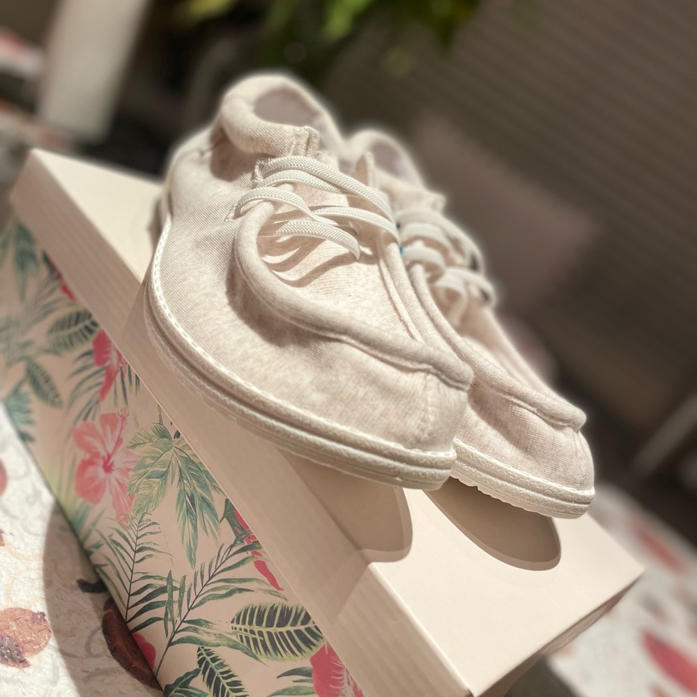 Tommy Bahama Memory Foam shoes - Picture 3 of 4